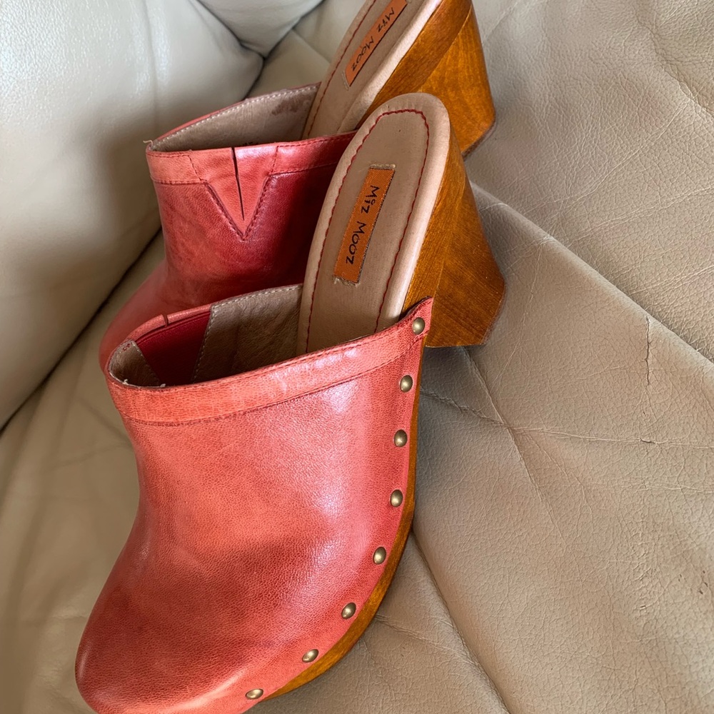 Beautiful soft leather clog. Great for fall!!